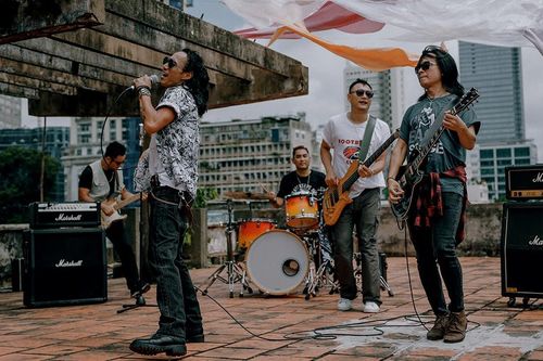 Bức Tường tăng tốc, lần đầu 'Nam tiến' quay MV kết hợp với Phạm Anh Khoa