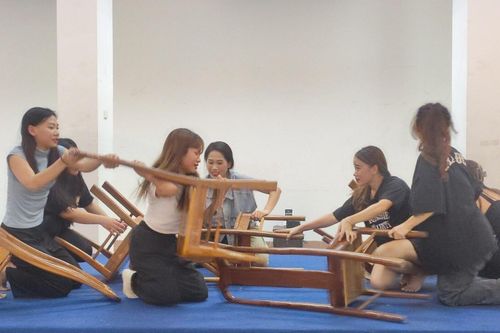 Chương trình sân khấu 'Huyền thoại tuổi thanh xuân' tái hiện hình ảnh 10 cô gái Ngã ba Đồng Lộc