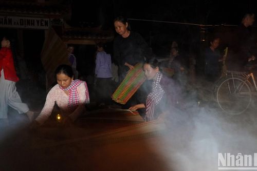 Sống lại ký ức 'Chợ ma' ở Làng chiếu Định Yên, Đồng Tháp