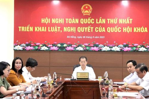 Thực hiện yêu cầu gắn kết chặt chẽ giữa xây dựng pháp luật với thực hiện pháp luật