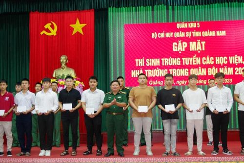 Quảng Nam gặp mặt các thí sinh trúng tuyển vào các học viện, nhà trường trong Quân đội năm 2023