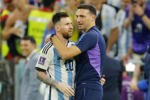 Lionel Scaloni: Messi đang hạnh phúc, sẽ thi đấu bao nhiêu tùy thích