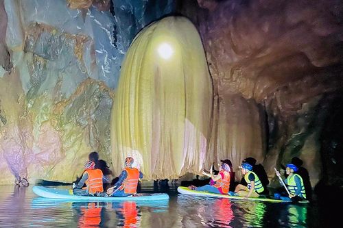 Vẻ đẹp lung linh huyền ảo tại hang Sơn Nữ Quảng Bình