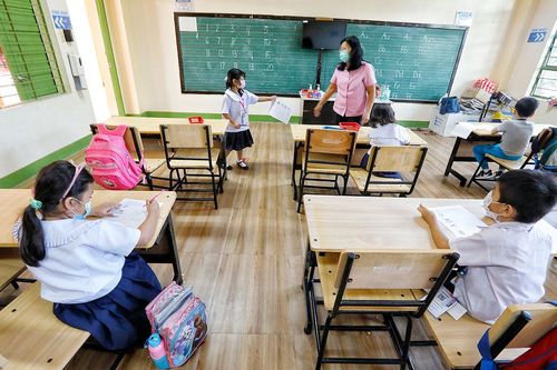Philippines giảm áp lực hành chính cho giáo viên