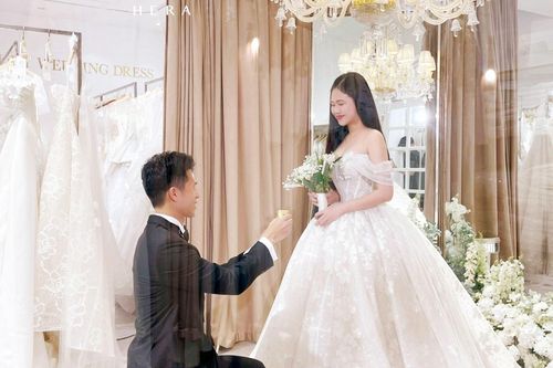 Học trò cưng của HLV ParK Hang-seo sắp kết hôn với hot girl