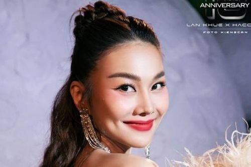 Thần thái đỉnh cao như siêu mẫu Thanh Hằng
