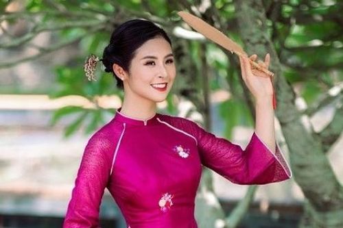 Hoa hậu Ngọc Hân thực hiện bộ ảnh áo dài rực rỡ sắc màu nhân chuyến du lịch cố đô Huế