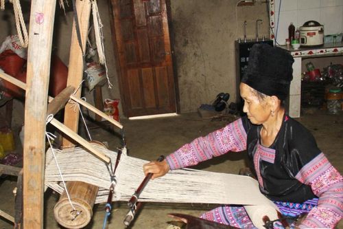 Giữ gìn hồn cốt của đồng bào dân tộc Mông trên biên cương Tây Bắc