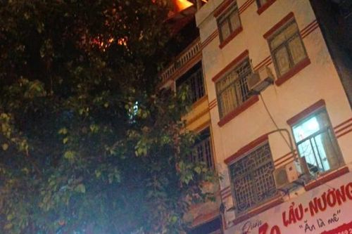Hà Nội: Cháy lớn tại quán trà chanh trên đường Láng