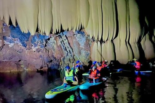 Phát hiện hang động tuyệt đẹp giữa rừng Trường Sơn ở Quảng Bình