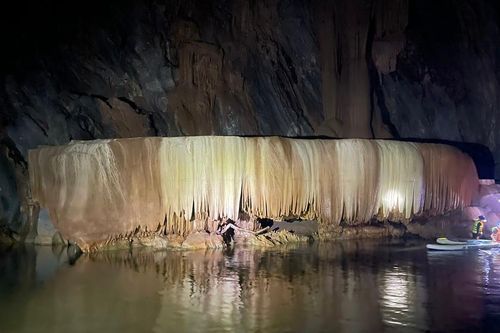 Thêm hang động mới còn nguyên sơ giữa đại ngàn Trường Sơn Quảng Bình