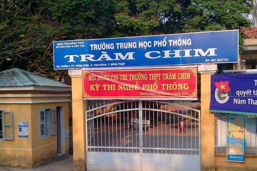 Hỗ trợ học phí cho 2 con thầy hiệu trưởng đột tử trong ngày khai giảng