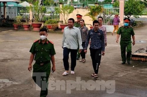 Xét xử nhóm đối tượng hành hạ ngư dân bằng kìm trên biển ở Cà Mau