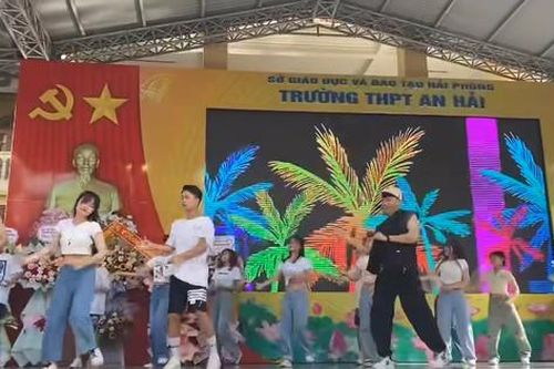 Thầy hiệu phó ở Hải Phòng nhảy mashup sôi động 'gây sốt' cộng đồng mạng