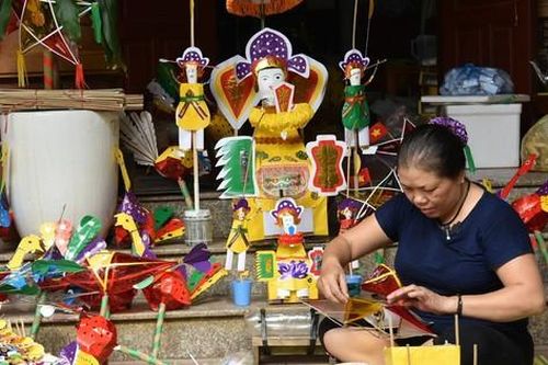 Nghệ nhân cuối cùng làm đèn Trung thu làng Hậu Ái
