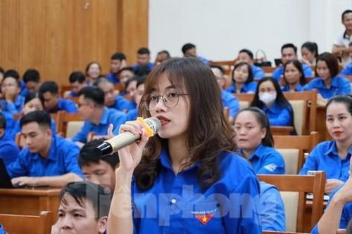 Phó Bí thư Thường trực Tỉnh ủy Bắc Giang đối thoại với cán bộ Đoàn