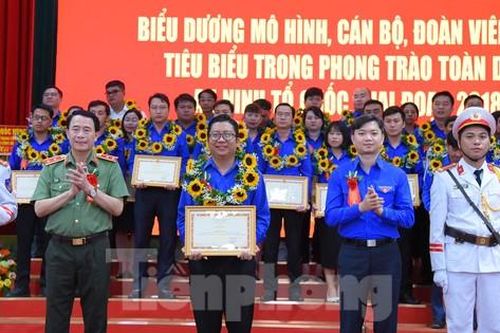 Khát khao cống hiến cho sự nghiệp xây dựng và bảo vệ Tổ quốc