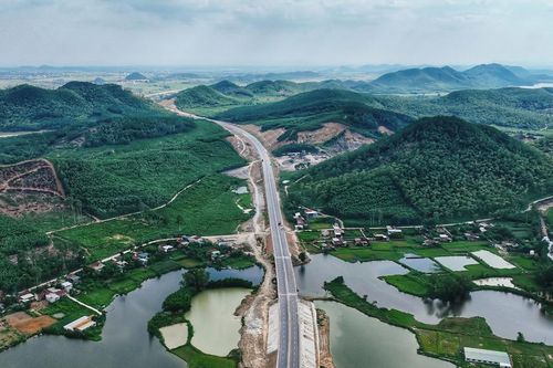Đường thông tới đâu kích cầu tới đó, dân ngược xuôi cũng bớt 'nhăn nhó'