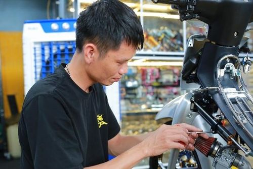 Từ thợ sửa xe đến chủ xưởng độ: Nam thanh niên Thái Bình khởi nghiệp bằng đam mê