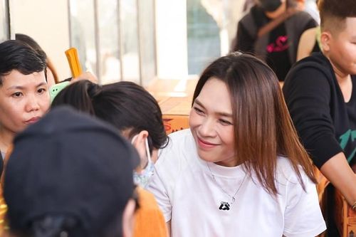 Mỹ Tâm trao học bổng cho trẻ em nghèo hiếu học, gia đình khó khăn