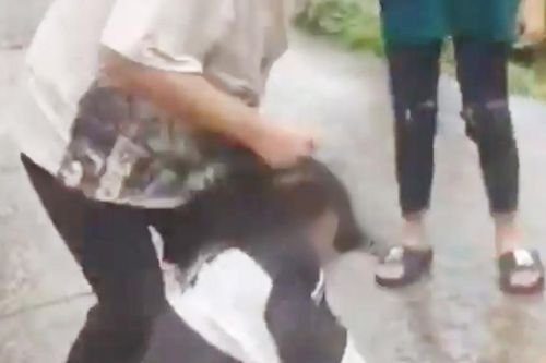 Công an mời nhóm nữ sinh đánh hội đồng bạn lên làm việc