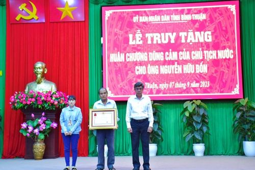 Truy tặng Huân chương dũng cảm cho anh Nguyễn Hữu Đốn