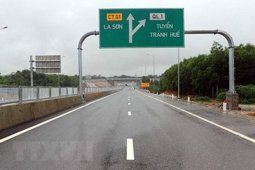 Xử lý xong điểm sạt trượt trên tuyến Cao tốc Cam Lộ-La Sơn