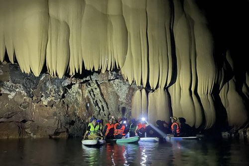 Quảng Bình: Phát hiện hang động mới nguyên sơ giữa rừng Trường Sơn