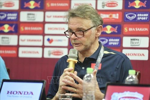 HLV Philippe Troussier: Các cầu thủ cần xử lý tỉnh táo hơn nếu muốn vươn tới tầm châu lục