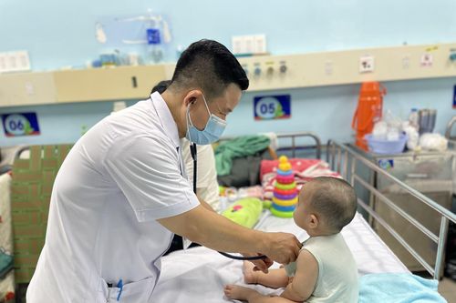 TP Hồ Chí Minh: Bệnh tay chân miệng, sốt xuất huyết giảm nhưng đau mắt đỏ tăng mạnh