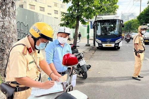 Thứ tự tạm giữ giấy tờ của người vi phạm giao thông từ ngày 15/9