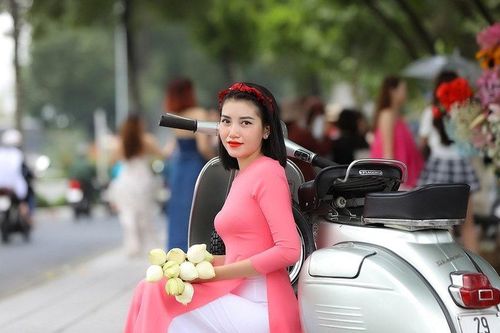 Đồng Nai: Xe hoa mùa thu Hà Nội hút hồn nhiều người