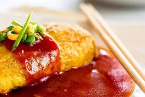 Bữa sáng đủ đầy dinh dưỡng với cơm chiên bọc trứng dễ làm và ngon miệng