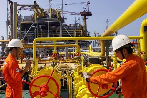 8 tháng, xuất nhập khẩu dầu thô tăng mạnh về lượng