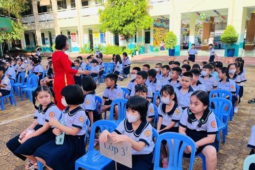 TP. Hồ Chí Minh: Giáo viên không được trực tiếp thu, chi tiền