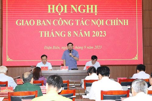 Giao ban công tác nội chính tháng 8