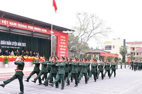 Xây dựng, huấn luyện lực lượng vũ trang vững mạnh