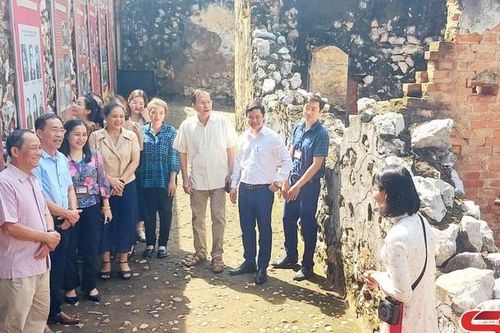 Nâng cao chất lượng nghiên cứu, phản biện, tuyên truyền giáo dục lịch sử địa phương
