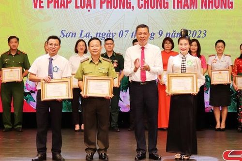 Trao giải Hội thi báo cáo viên tuyên truyền về pháp luật phòng, chống tham nhũng
