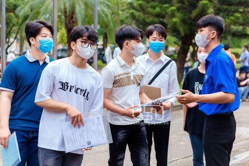 Đại học Thái Nguyên 'tiếp sức' tân sinh viên đến trường