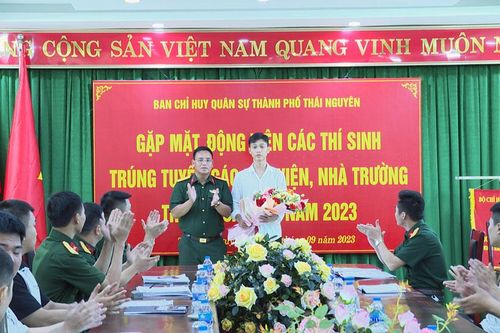 Gặp mặt thí sinh trúng tuyển vào các trường trong Quân đội