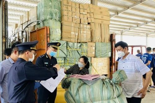 Quảng Ninh: Xuất nhập khẩu qua cửa khẩu quốc tế Móng Cái tăng cao