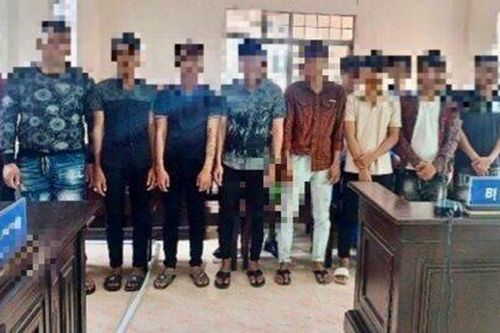 Dùng hung khí đánh nhau, 24 đối tượng lĩnh án