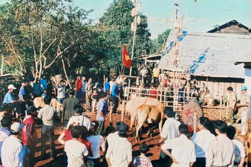 Bài trừ hủ tục lạc hậu trong vùng đồng bào dân tộc thiểu số