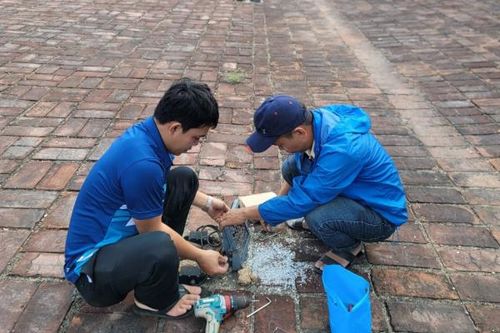 Sửa chữa, thay mới hàng loạt cụm đèn chiếu sáng tại Kỳ đài Huế do bị kẻ gian đập phá