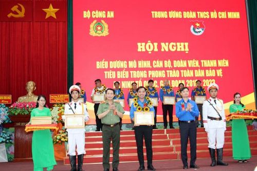 Biểu dương nhiều mô hình, cá nhân tiêu biểu trong phong trào Toàn dân bảo vệ ANTQ