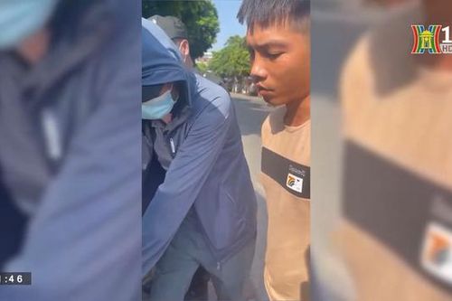 Phát hiện tài xế ô tô chở theo hung khí