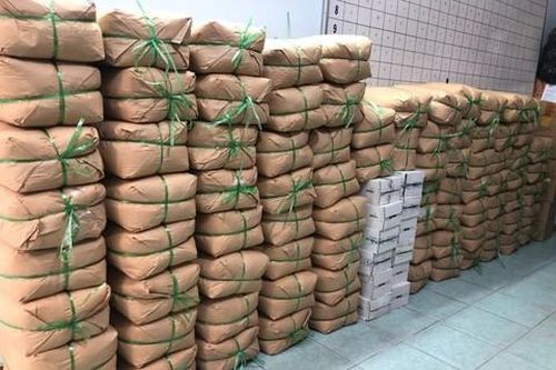 Tạm giữ lượng lớn đường cát không rõ nguồn gốc