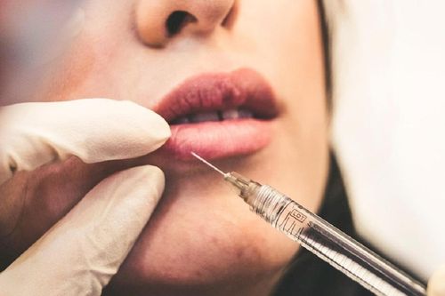 Tiêm filler 'chui' trong khách sạn, 2 phụ nữ bị tai biến