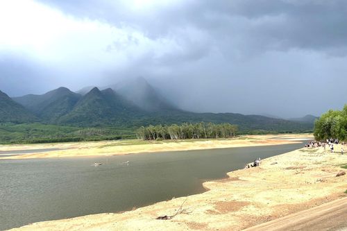 Chèo ra giữa lòng hồ thả lưới, thuyền lật khiến nam thanh niên mất tích